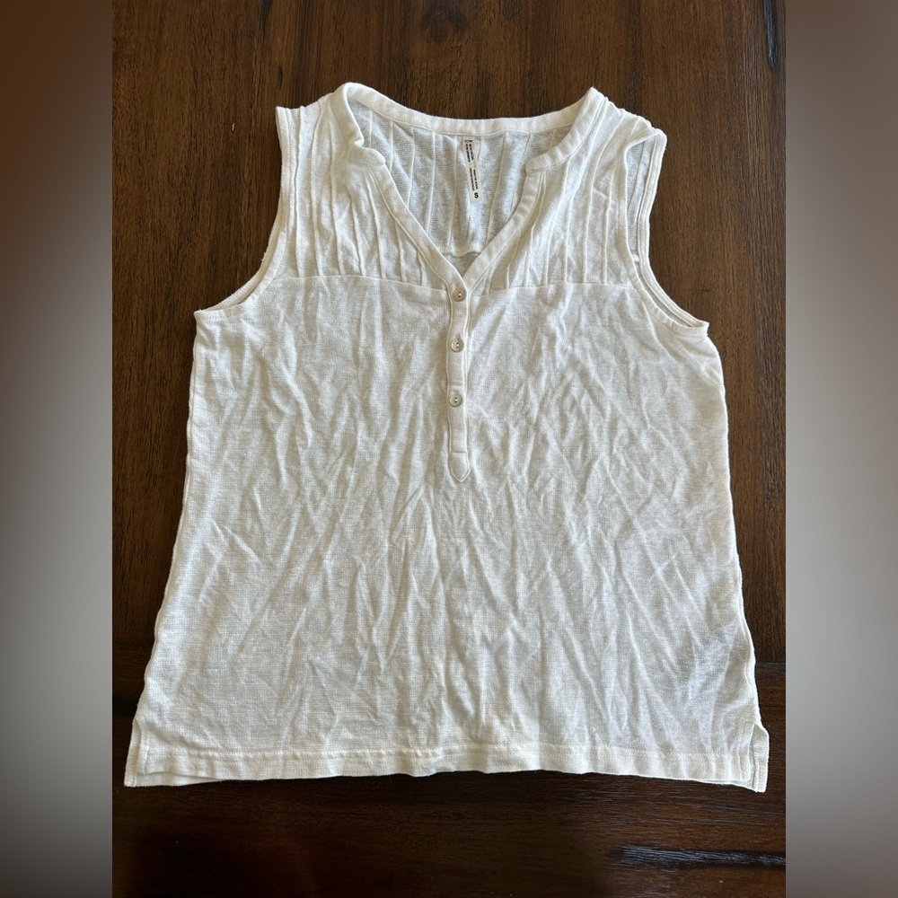 KUHL Women’s Sleeveless Ivory Button-Up Top- size Small